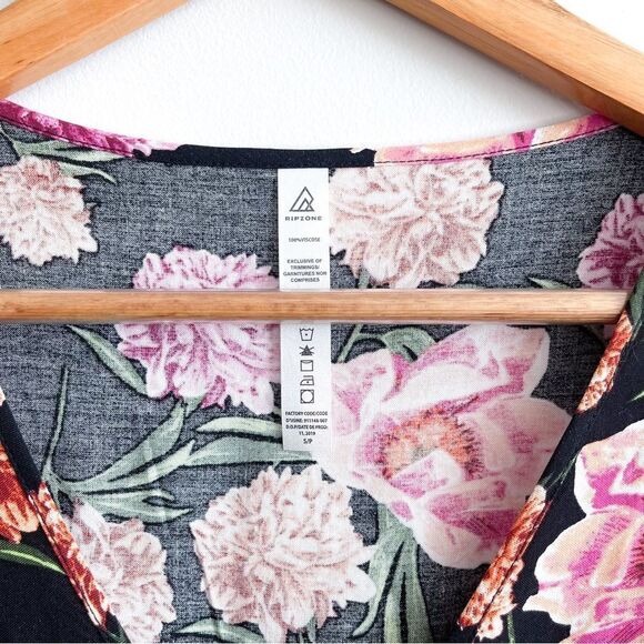 Ripzone Swan Wrap Floral Dress Black Rose V-Neck Side Belt Tie Women's S NWT - Picture 3 of 6